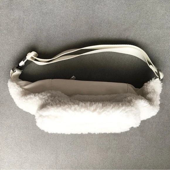 Alo Yoga Sherpa Explorer Fanny Pack Ivory - Picture 11 of 12